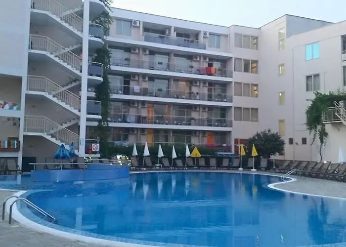 Отель Golden Dune 4*